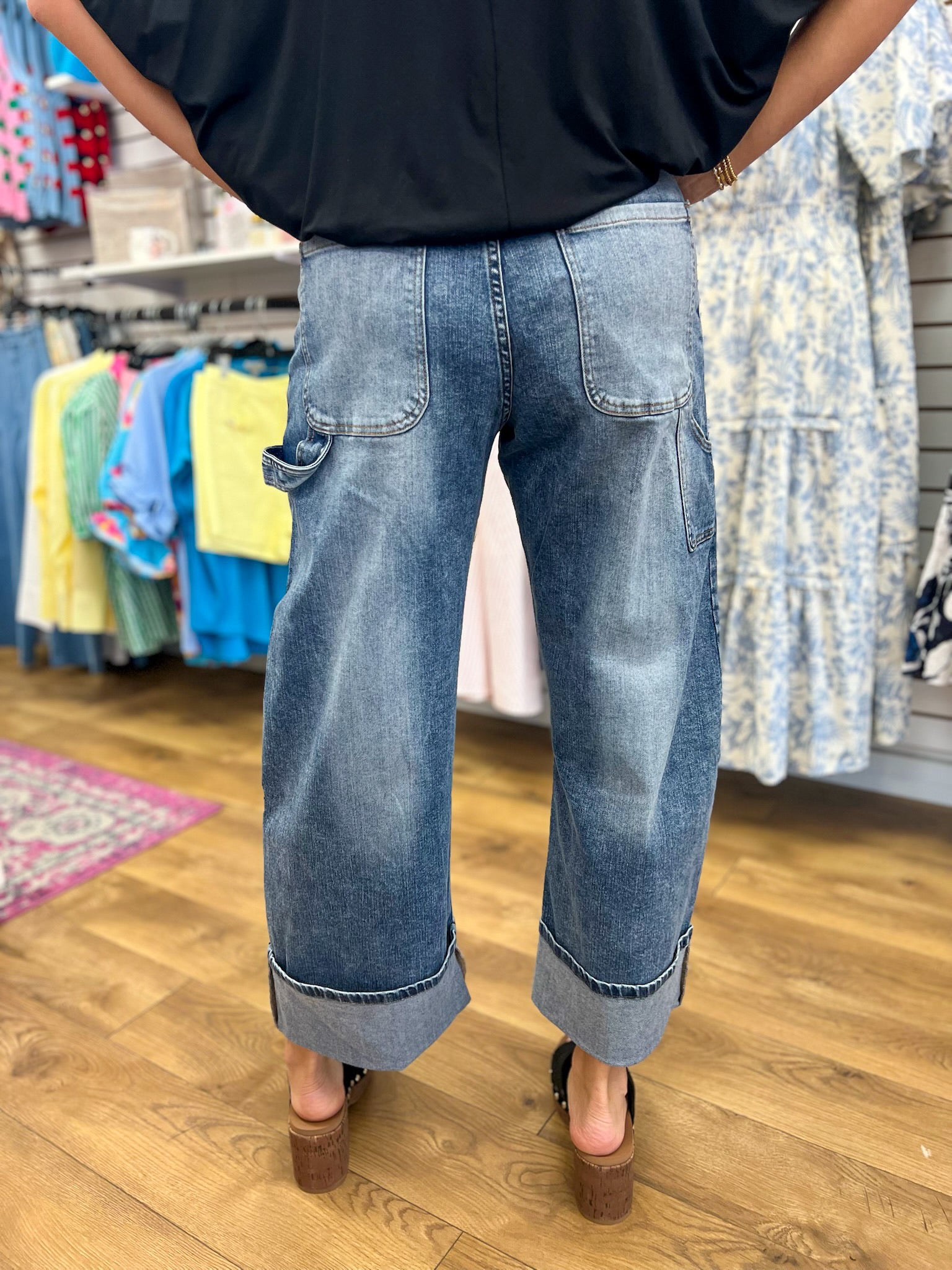 EE:Some stonewashed wide-leg cropped jeans with cuffed hem and cargo pockets, back view
