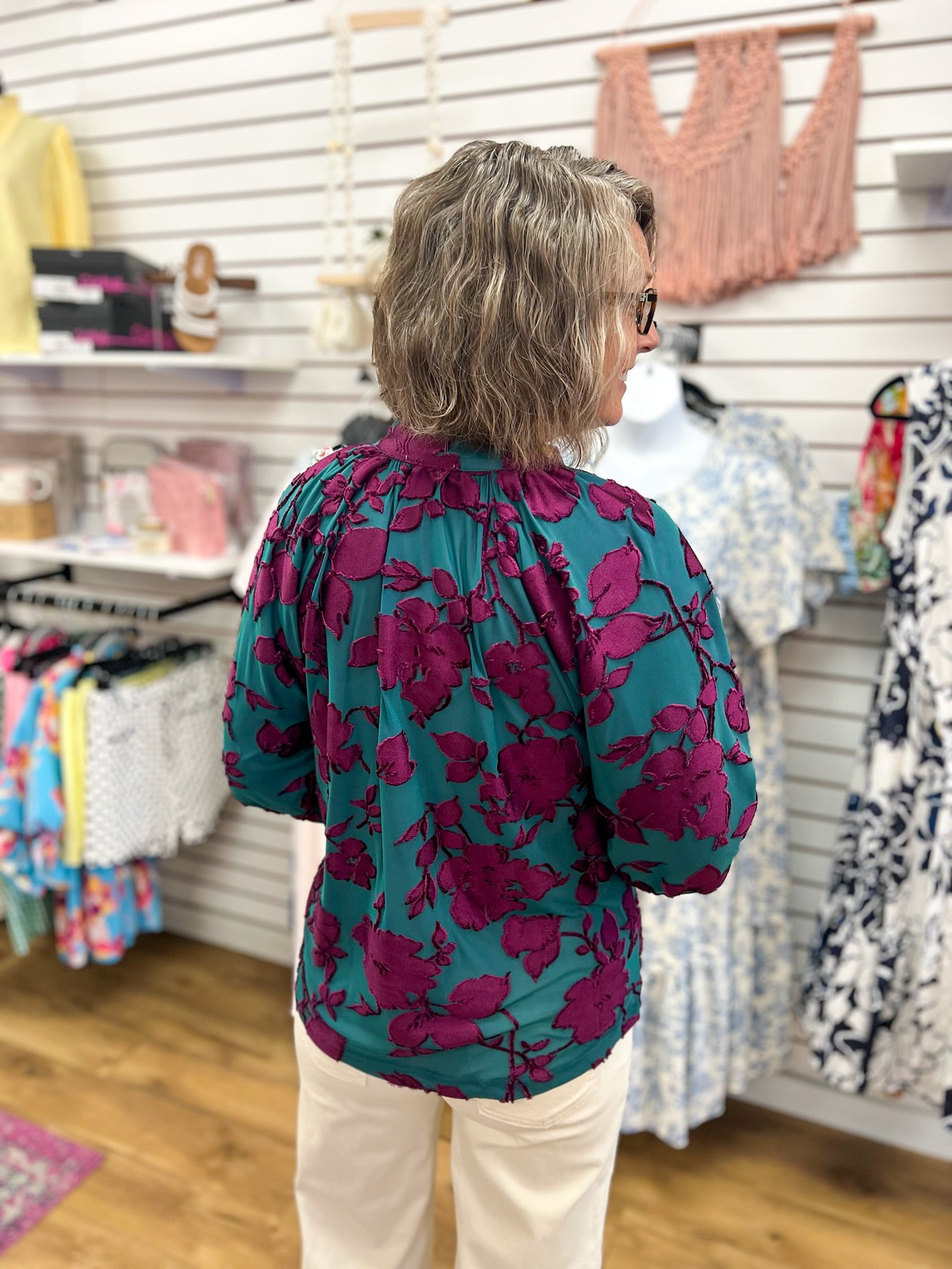 Umgee teal floral blouse with magenta blooms, 3/4 balloon sleeves, white pants